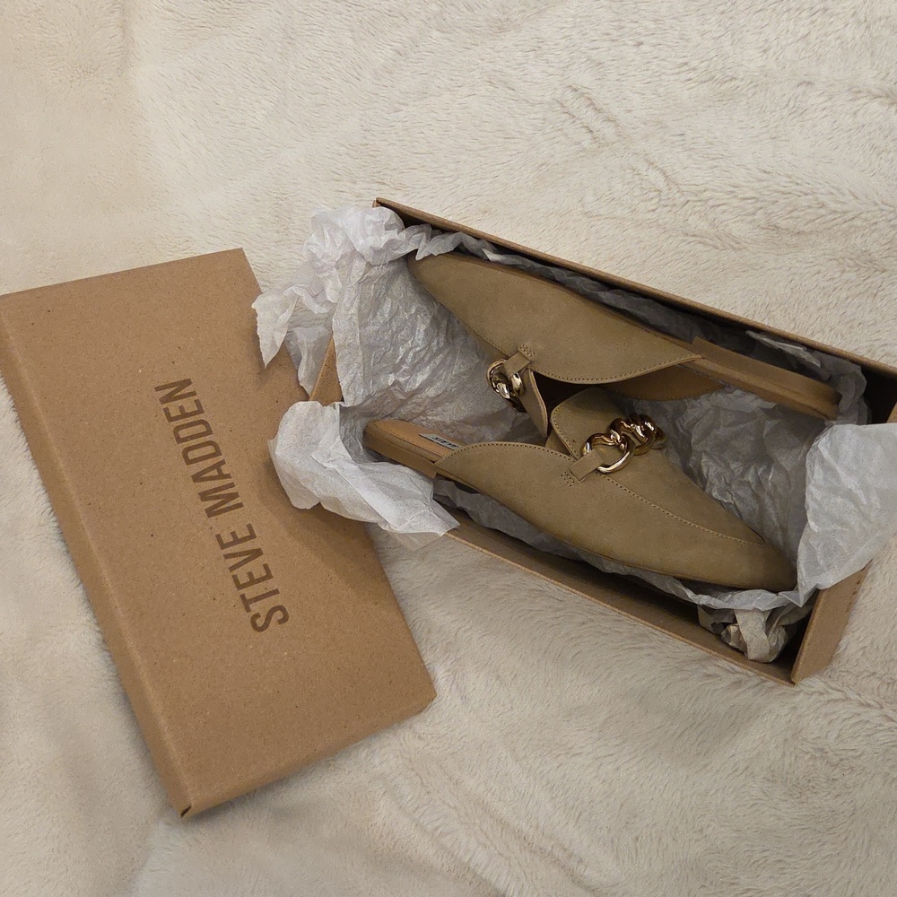Brand New Steve Madden Vivo Tan Pointed Mules with Gold Chain In Size 6.5 - Picture 4 of 10